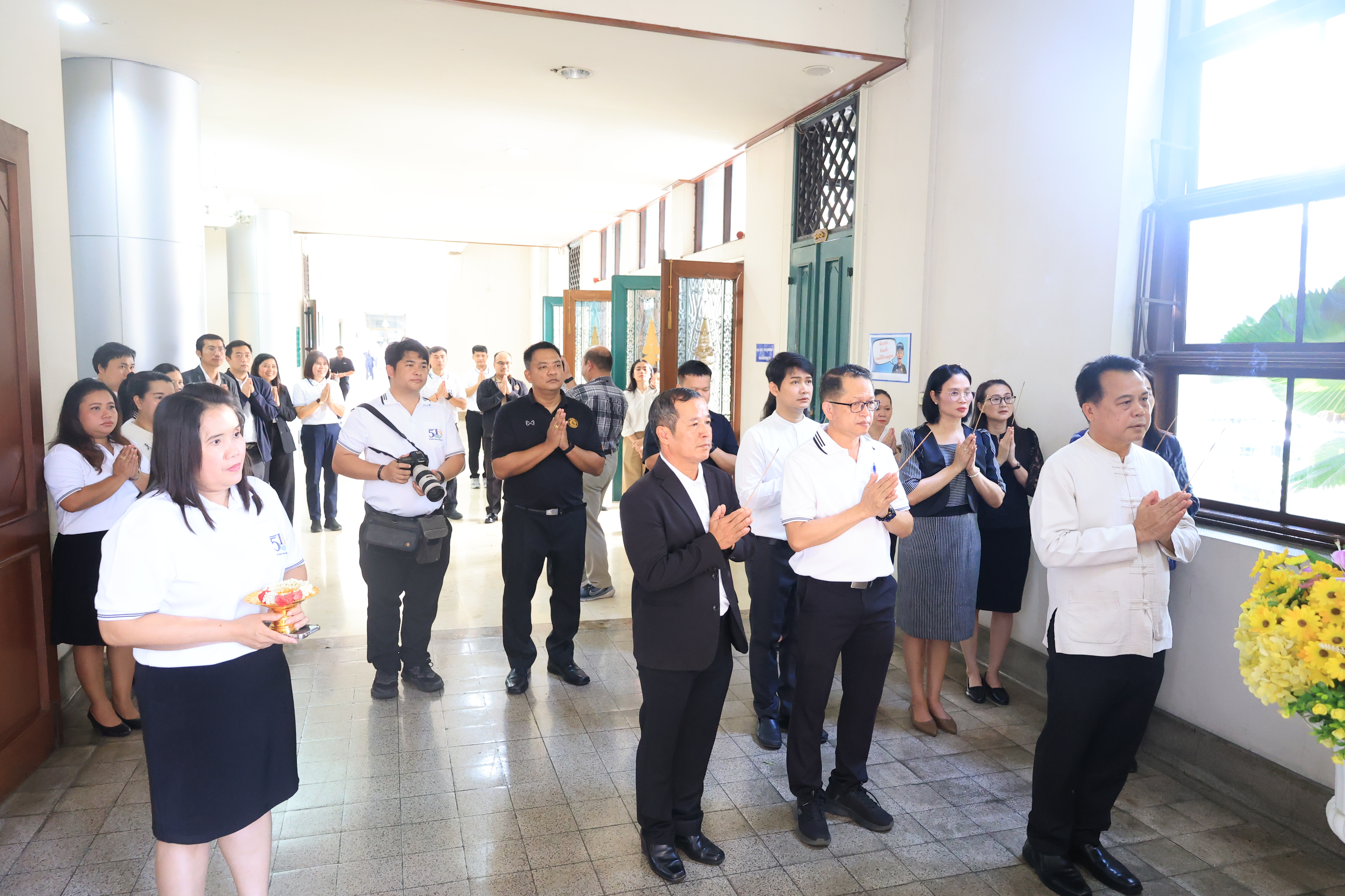 title - รองเลขาธิการ ส.ป.ก. สักการะสิ่งศักดิ์สิทธิ์ประจำ ส.ป.ก. เนื่องในโอกาสเข้ารับตำแหน่งใหม่